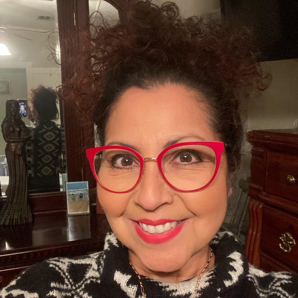 Meet your Posher, Yolanda